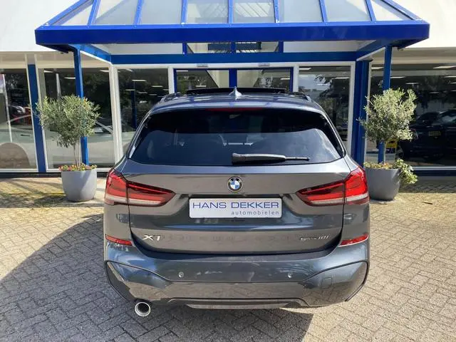 BMW X1 sDrive18i High Executive M-Pakket / Pano / Stoelverwarming / Camera