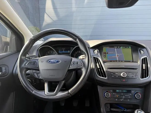 Ford Focus Wagon 1.5 Titanium Edition Camera,Navi,Pdc V+A,150pk,6 Bak,Clima,Cruise,Dealer Onderhoude...