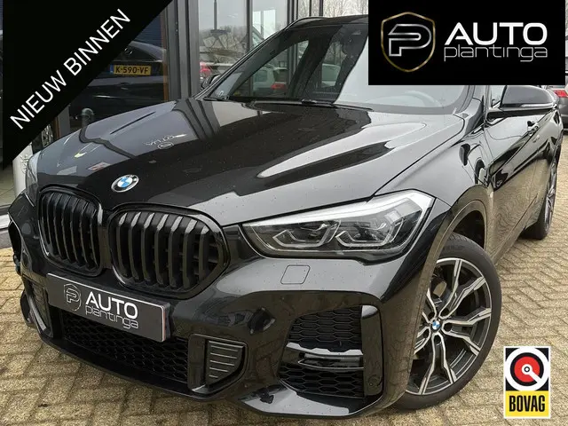 BMW X1 xDrive25e | PANO | 19" | HUD | H&K | 1ste Eigenaar | LED | FULL OPTION! | Dealer Onderhouden!