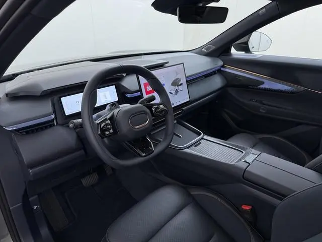 Lynk & Co 08