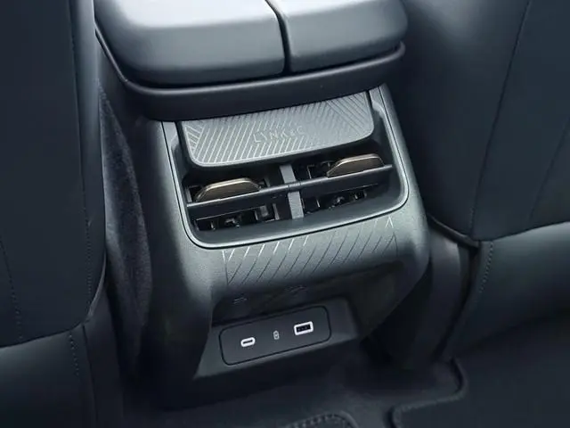 Lynk & Co 08
