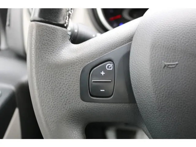 Nissan NV300