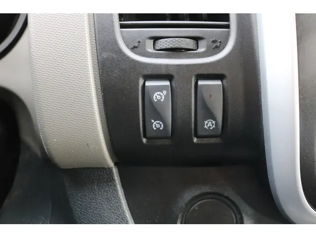 Nissan NV300