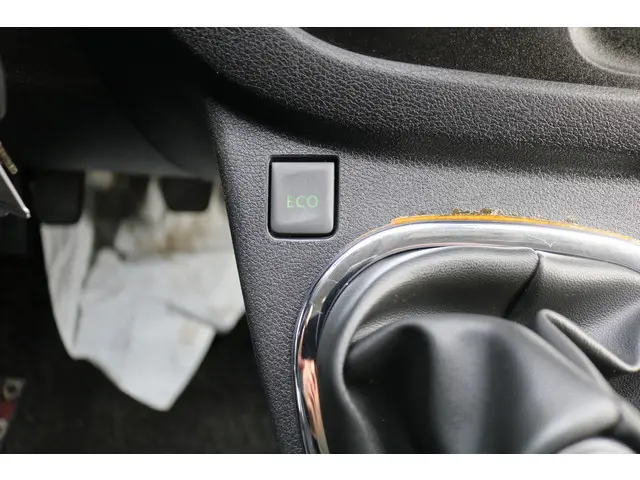 Nissan NV300