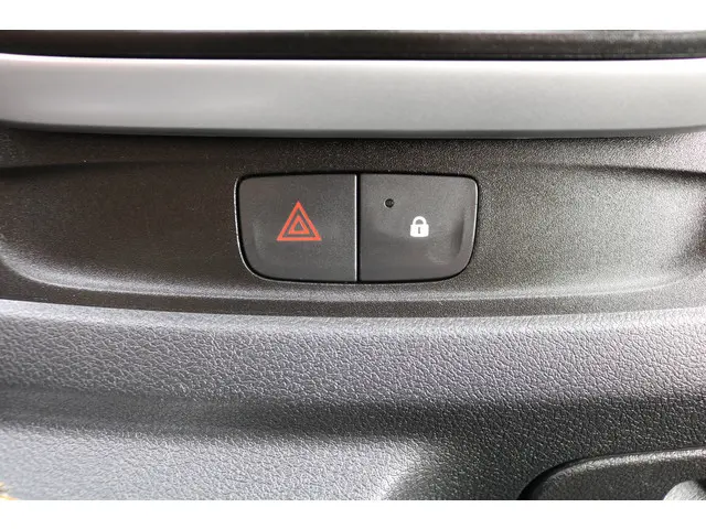 Nissan NV300