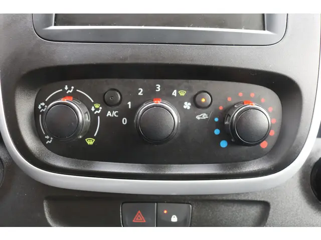 Nissan NV300