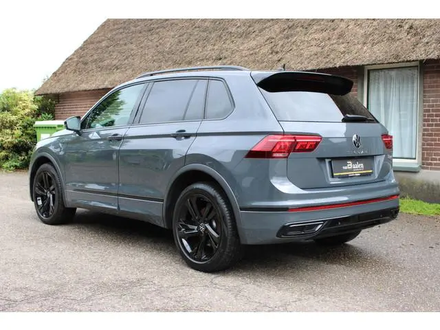 Volkswagen Tiguan 1.4 TSI eHybrid R-Line Business+ SOh 90,1% NAVI IQ LIGHT TREKHAAK 159000KM!!!