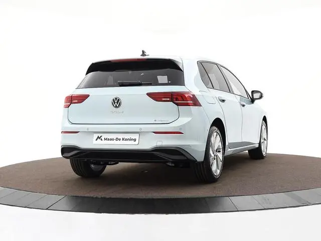 Volkswagen Golf Life Edition 1.5 eHybrid 204 PK 6 versn. DSG · Achteruitrijcamera · Draadloze telefo...
