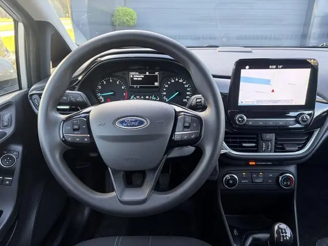Ford Fiesta 1.1 Trend ✓D-riem vv in 06-2025✓Net beurt gehad✓Carplay✓Navi✓Trekhaak✓Clima✓Cruise✓N.A.P...