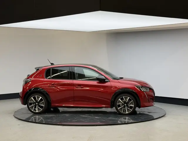 Peugeot e-208 EV GT 350 50 kWh | Panoramadak |