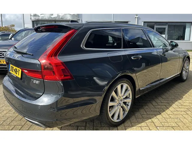 Volvo V90 2.0 T8 AWD Inscription | DEALERONDERHOUDEN | 1e Eigenaar | 20" | B&W Audio | PANO | Trekha...