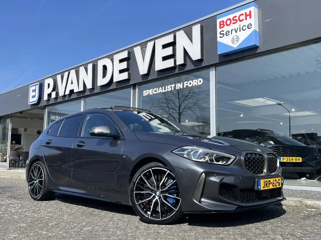 BMW 1-serie M135i xDrive High Executive M Sport 306pk Automaat | Panodak | Elektr. achterklep | arki...
