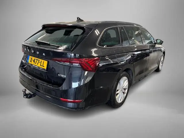 Skoda Octavia Combi 1.0 e-TSI 110pk DSG Business Edition · Apple/Android Car Play · Wegklapbare Trek...