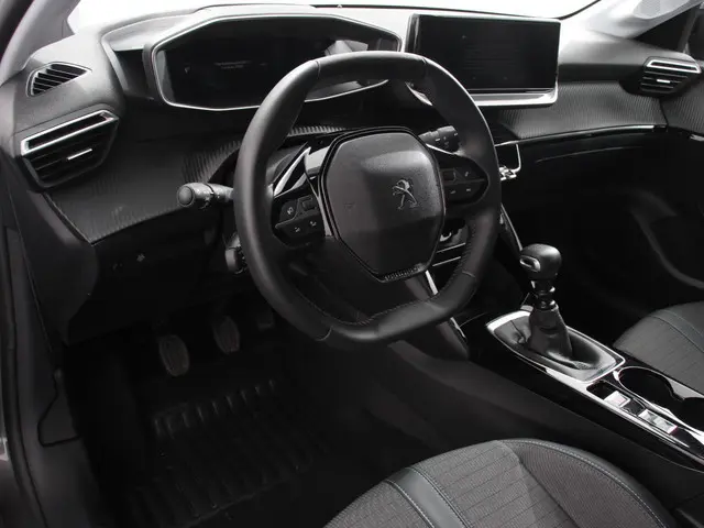 Peugeot 208 1.2 100pk Turbo Allure Pack Navigatie Camera Climate Control Digitale Cockpit Parkeer Se...
