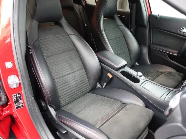 Mercedes-Benz GLA-klasse 180 AMG Night Edition Aut- Keyless, Camera, Sfeerverlichting, Sport Interie...