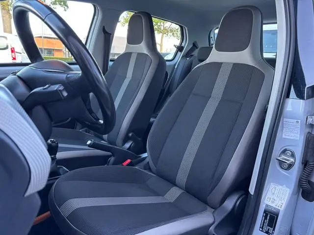 Volkswagen Up! 1.0 BMT high up! | Clima | Parkeersensoren | Stoelverwarming | Cruise