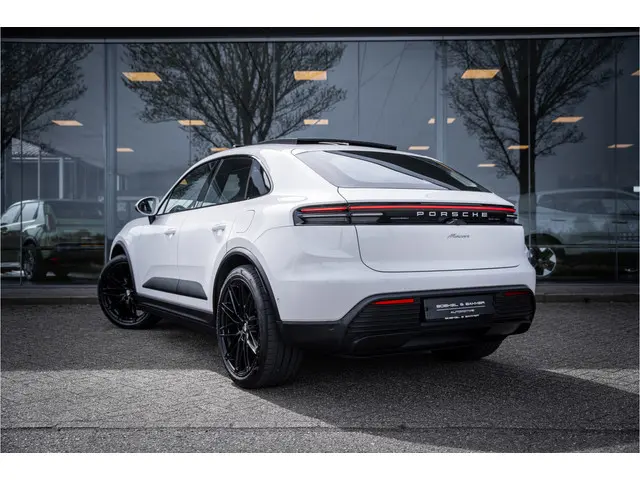 Porsche Macan 100 kWh ** Panodak ** 22inch ** BOSE ** Rijbereik 588km (WLTP) NL-auto ** NAP!!