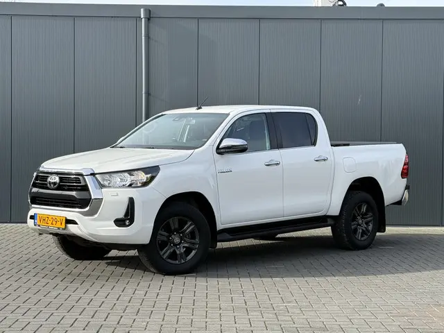 Toyota HiLux 2.4 D-4D AUTOMAAT / 4x4 / 1e EIG. / 3.500 KG AHG / CAMERA / TREKHAAK / ECC / CRUISE / C...