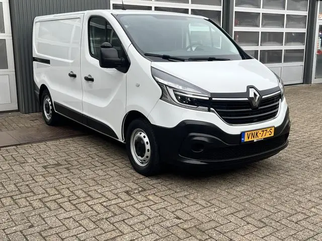 Renault Trafic 2.0 dCi L1H1 120pk Airco Cruise controle Kastinrichting Trekhaak 2000kg trekgewicht 2...