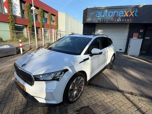 ŠKODA Enyaq iV 60 Sportline INCL 12 MAANDEN UITGEBREIDE GARANTIE AIRCO I NAV I PDC I CAMERA I SOH 91...
