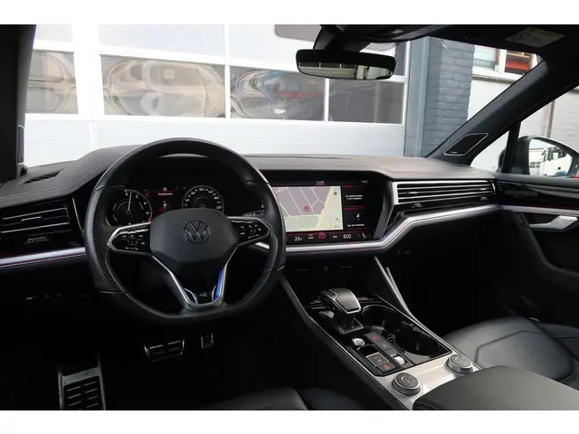 Volkswagen Touareg 3.0 TSi 4MOTION R PANO/ MASS/ DYN/ LUCHT/ TRKHK/ ACC/ KOEL/ STUURWVERW
