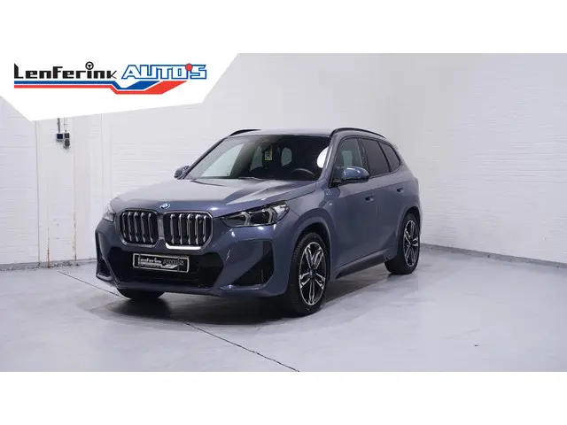 BMW iX1 xDrive30 Launch Edition 67 kWh Shadow-Line NAP Rijklaar Accucertificaat 99%