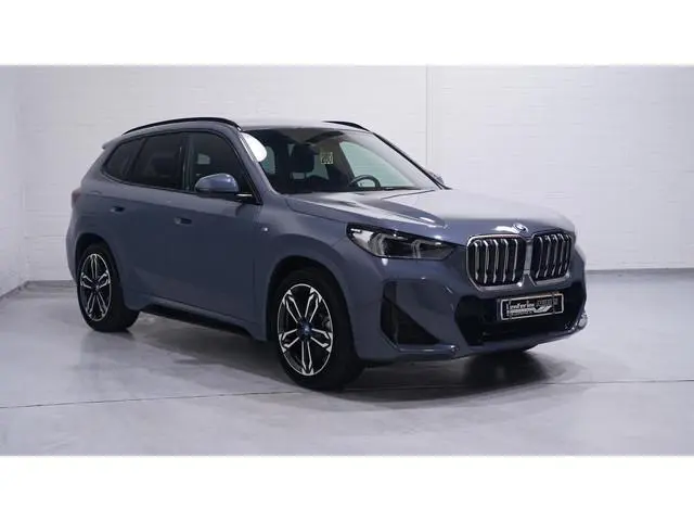 BMW iX1 xDrive30 Launch Edition 67 kWh Shadow-Line NAP Rijklaar Accucertificaat 99%