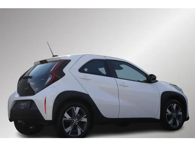 Toyota Aygo X Hybrid 115 play, Go Pack, Apple Carplay/Android Auto, €1.500 Inruilpremie!