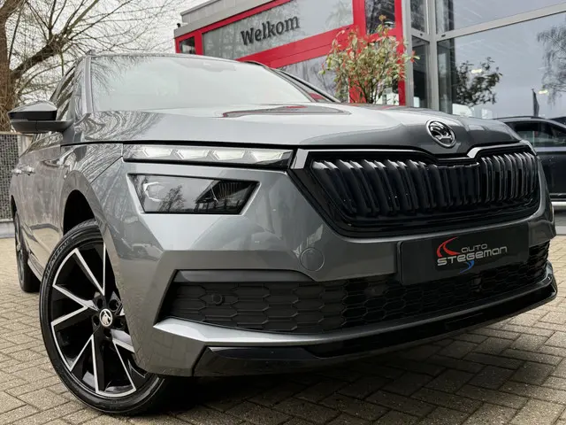 ŠKODA Kamiq 1.0 TSI AUT *!* MONTE CARLO *!* PANODAK/ CAMERA/ 18 INCH/ LED *!*