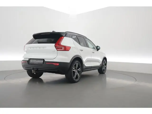 Volvo XC40 1.5 T5 Recharge R-Design | RIJKLAAR !! | Adapt. Cruise | Trekhaak | Leder | Camera | Stoe...