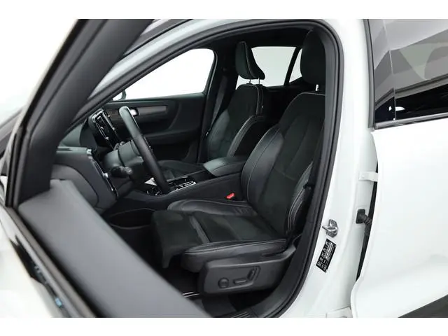 Volvo XC40 1.5 T5 Recharge R-Design | RIJKLAAR !! | Adapt. Cruise | Trekhaak | Leder | Camera | Stoe...