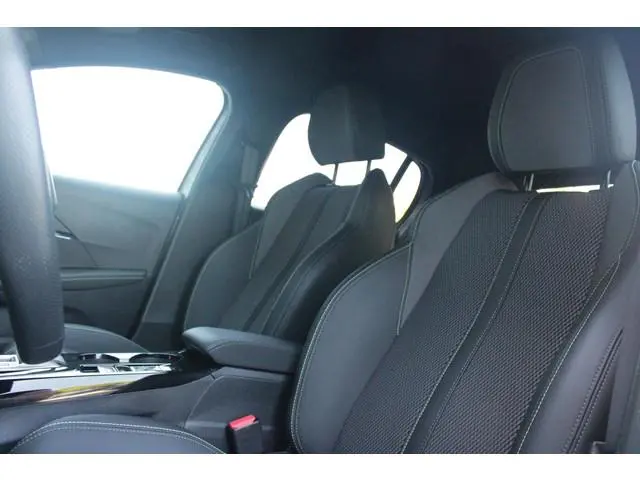Peugeot 208 1.2 Hybrid 145PK AUTOMAAT GT | CAMERA VOOR + ACHTER | NAVIGATIE | DRAADLOZE APPLE CARPLA...