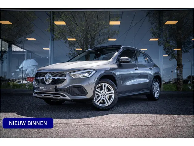 Mercedes-Benz GLA-klasse 250 e Style ** Panodak ** Trekhaak ** LED **