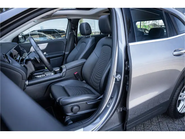 Mercedes-Benz GLA-klasse 250 e Style ** Panodak ** Trekhaak ** LED **