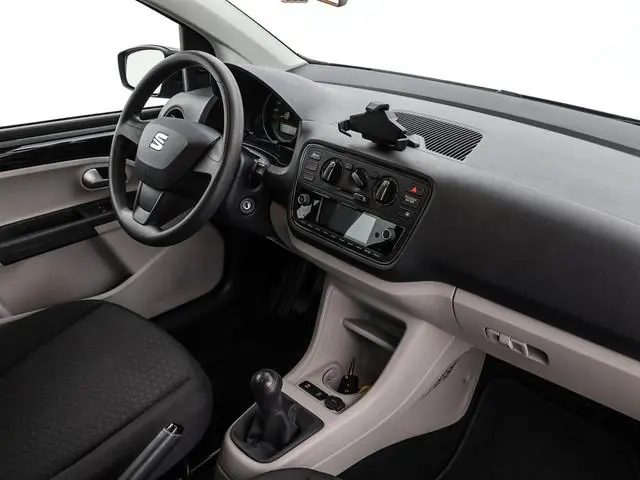 SEAT Mii 1.0 60pk Style Intense · Cruise Control · P-Sensoren · Airco · Radio · Bluetooth · 14'' Inc...