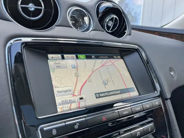 Jaguar XJ