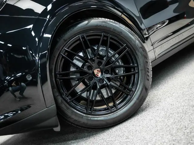Porsche Cayenne Coupé 3.0 E-Hybrid Black Edition Prachtige Porsche Cayenne uitgevoerd met vele optie...