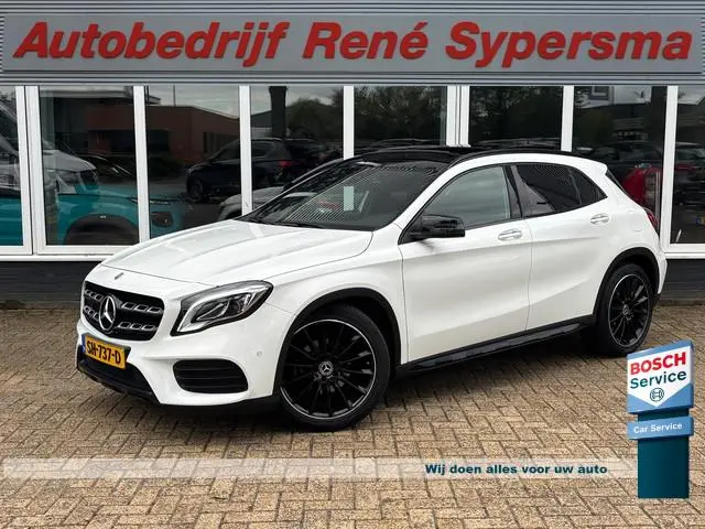 Mercedes-Benz GLA-klasse 180 Premium | AMG Pakket | Night Pakket | Pano | Achterruitrij Camera  | St...