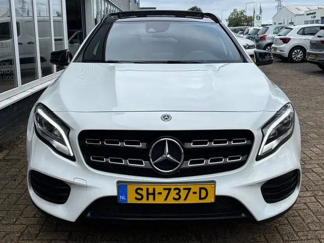 Mercedes-Benz GLA-klasse 180 Premium | AMG Pakket | Night Pakket | Pano | Achterruitrij Camera  | St...
