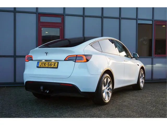 Tesla Model Y Long Range AWD 75kWh SOH 93% Trekhaak