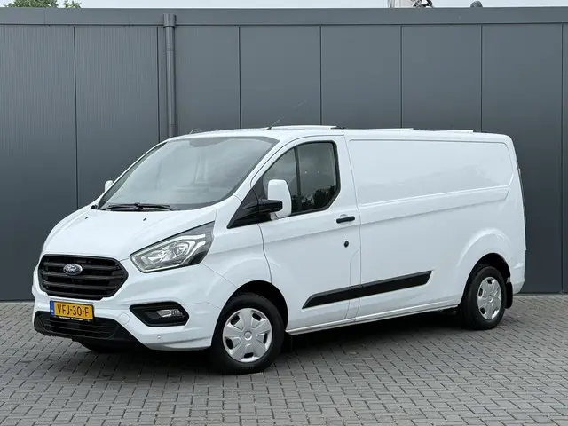 Ford Transit Custom 2.0 TDCI 130 PK / L2H1 / SORTIMO INRICHTING / 2.8 TONS TREKHAAK / 3-ZITS / CRUIS...