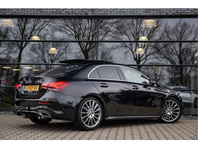 Mercedes-Benz A-klasse 200 Launch Edition Premium Plus , Trekhaak, Panoramadak, Achteruitrijcamera, Memory seats,