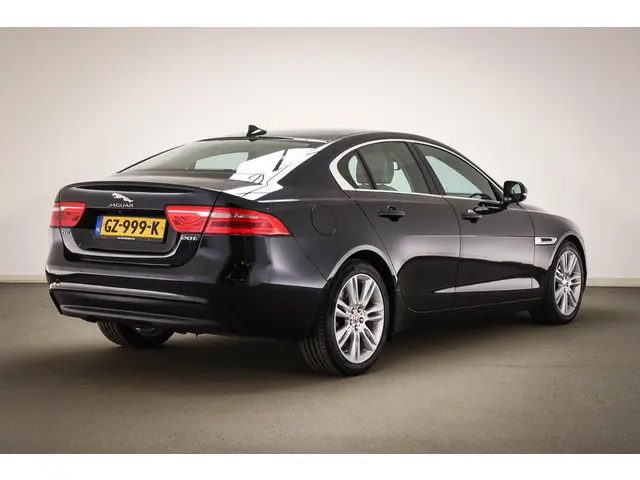 Jaguar XE 2.0 Portfolio | PREMIUN BUSINESS / COLD CLIMATE- PACK | STUUR / STOEL- VERWARMING | CAMERA