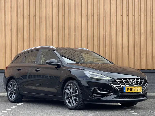 Hyundai i30 Wagon 1.5 T-GDi MHEV Premium | Trekhaak | Stuurwielverarming | Apple Carplay | Stoelverw...