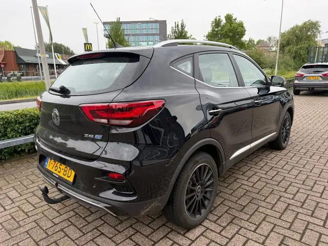 MG MG ZS EV LONG RANGE LUXURY 70 kWh Trekhaak | Open dak | Leder | 360 Camera