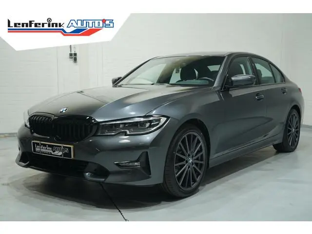 BMW 3-serie 320i Sport Line Led koplampen Apple Carplay Leder Memory Stoelverwarming 1e Eigenaar NAP