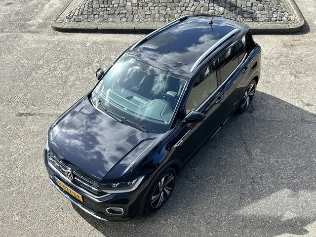 Volkswagen T-Cross 1.0 TSI R LINE 1e EIGENAAR ADAPT CRUISE TREKHAAK CAMERA LED NAVI ECC HIGHLINE