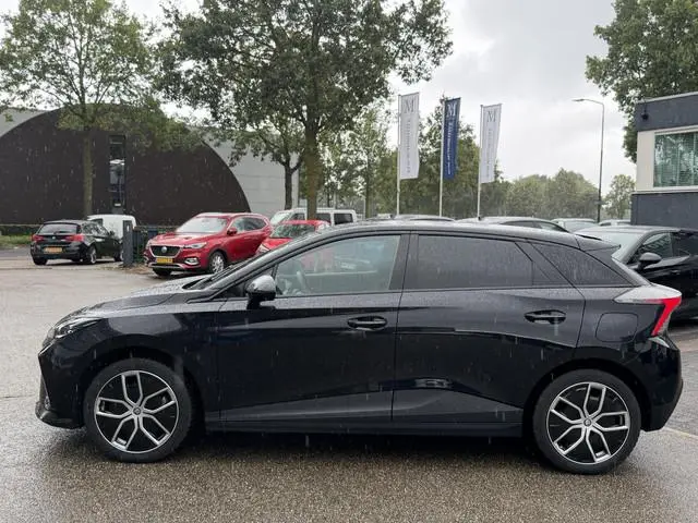 MG MG4 Electric Luxury 64 kWh LONG RANGE | SOH 96% | 15.000KM | 360° CAMERA | STOEL & STUURVERWARMIN...