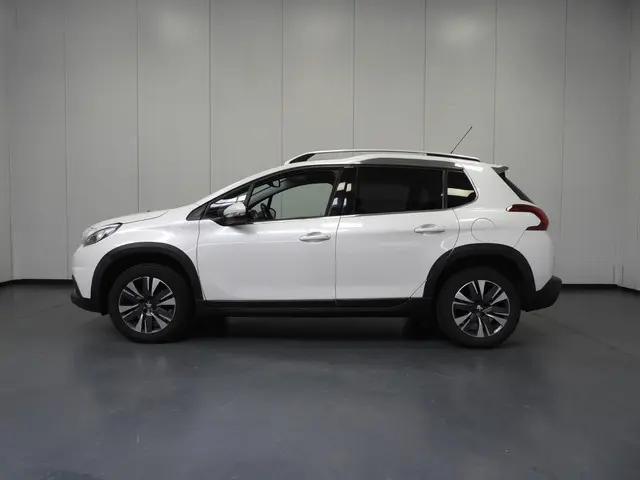 Peugeot 2008 1.2 PureTech 110PK Allure NAVI/PANODAK/CAMERA/TREKH./16"LMV!