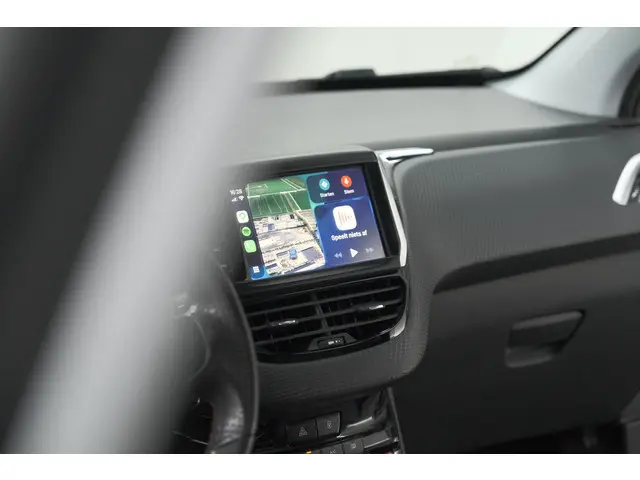 Peugeot 2008 PureTech 110 EAT6 GT | Trekhaak | Camera | Panoramadak | Apple Carplay